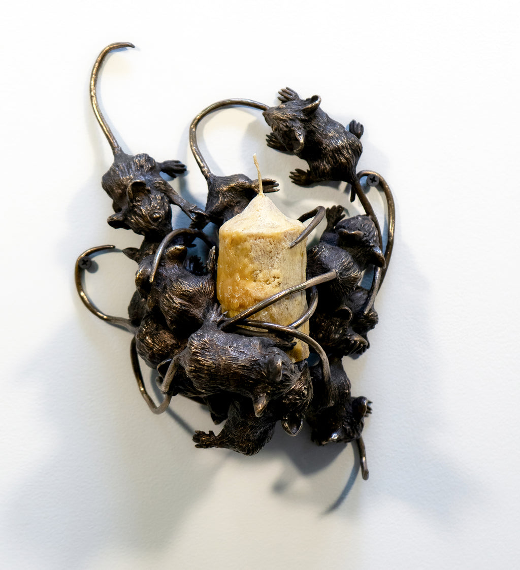 Ross Takahashi - Les souris allumant la flamme